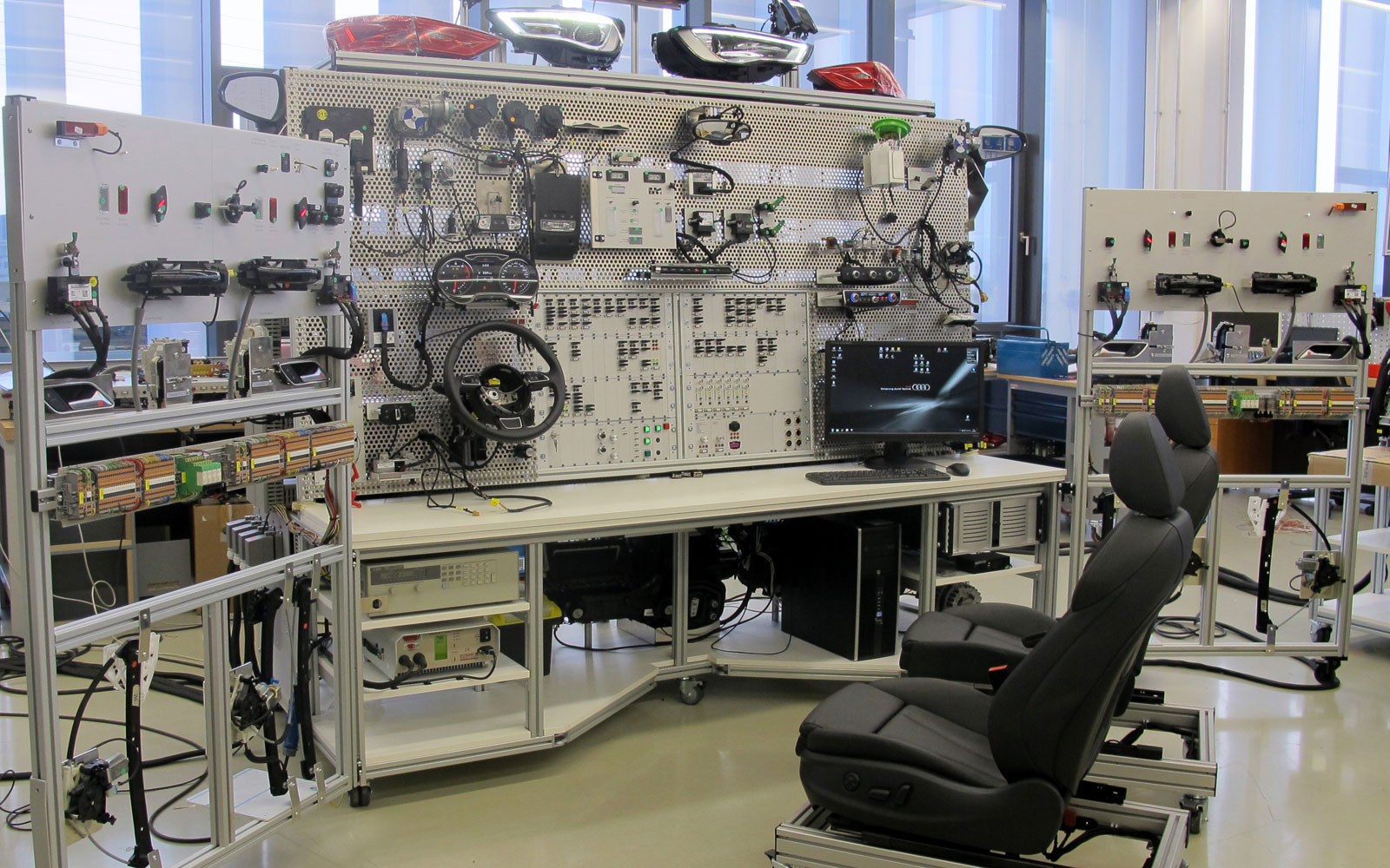 Construction of a laboratory vehicle for the measurement of quiescent and operating currents as well as the testing of control devices (source: BFFT Gesellschaft für Fahrzeugtechnik mbH)